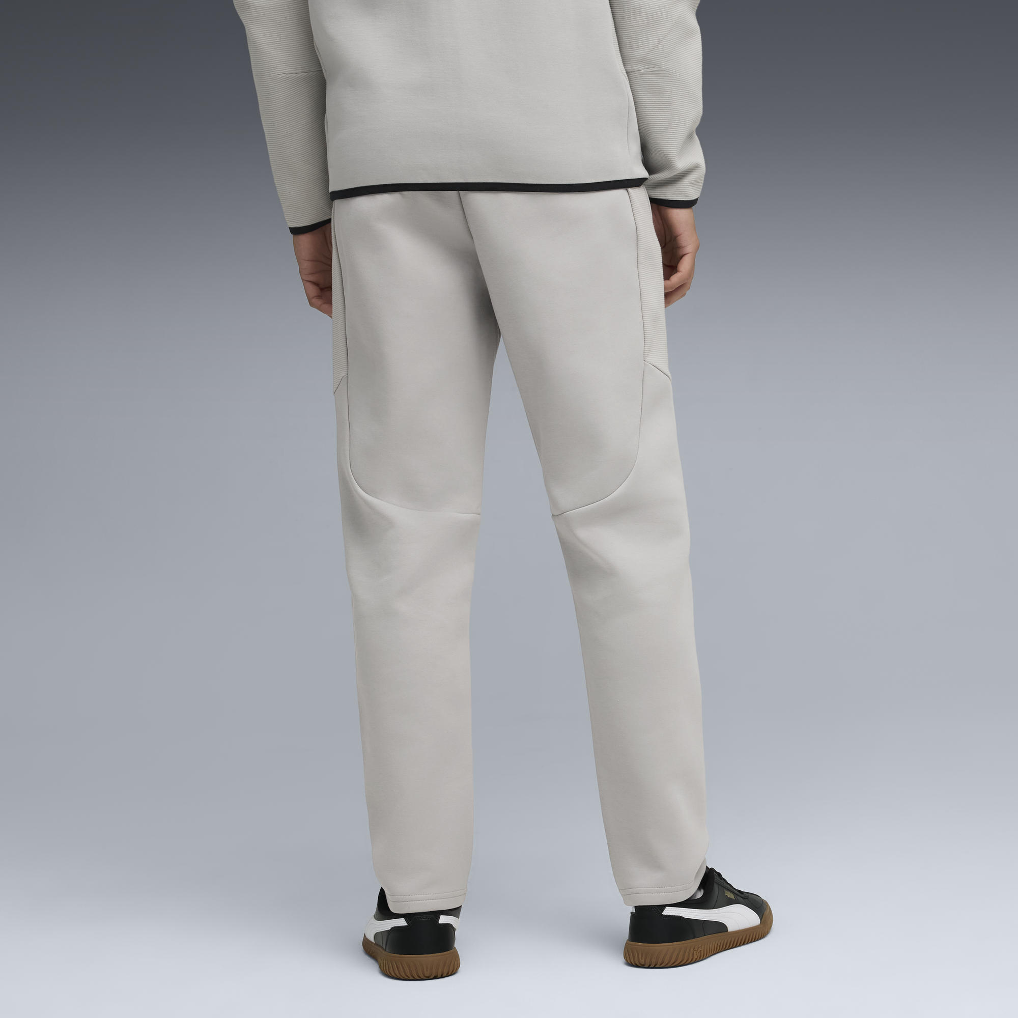 Model Shot 02